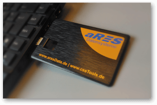 aRES USB-Stick am Laptop